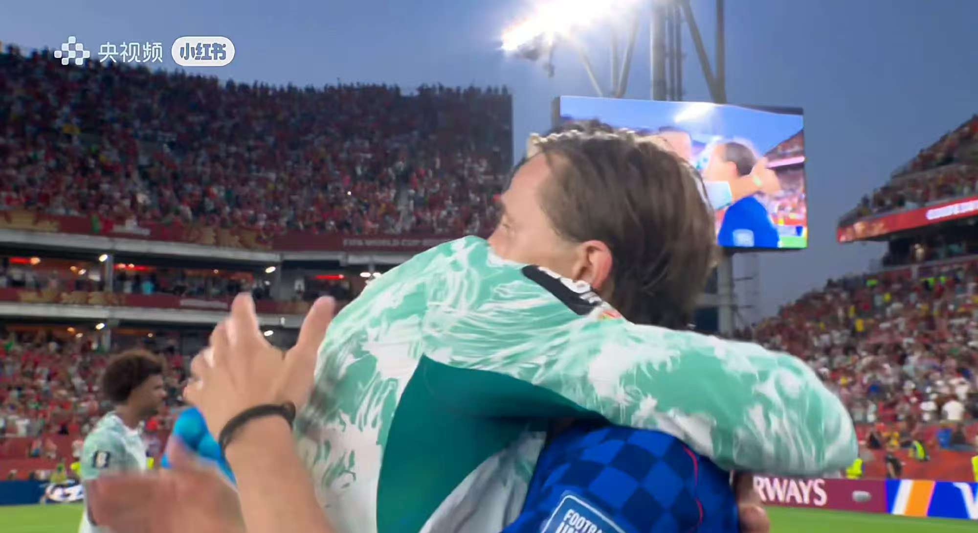 Un último abrazo, Modric culmina su rapsodia, Ronaldo continúa hacia adelante.